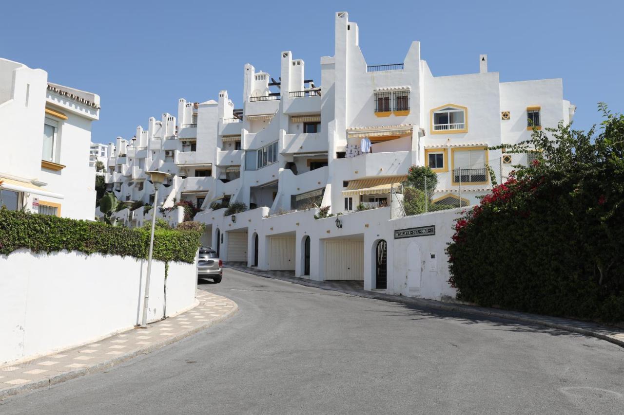 082 - Stunning Sea Views Beachfront Apartment Benalmádena Exterior foto