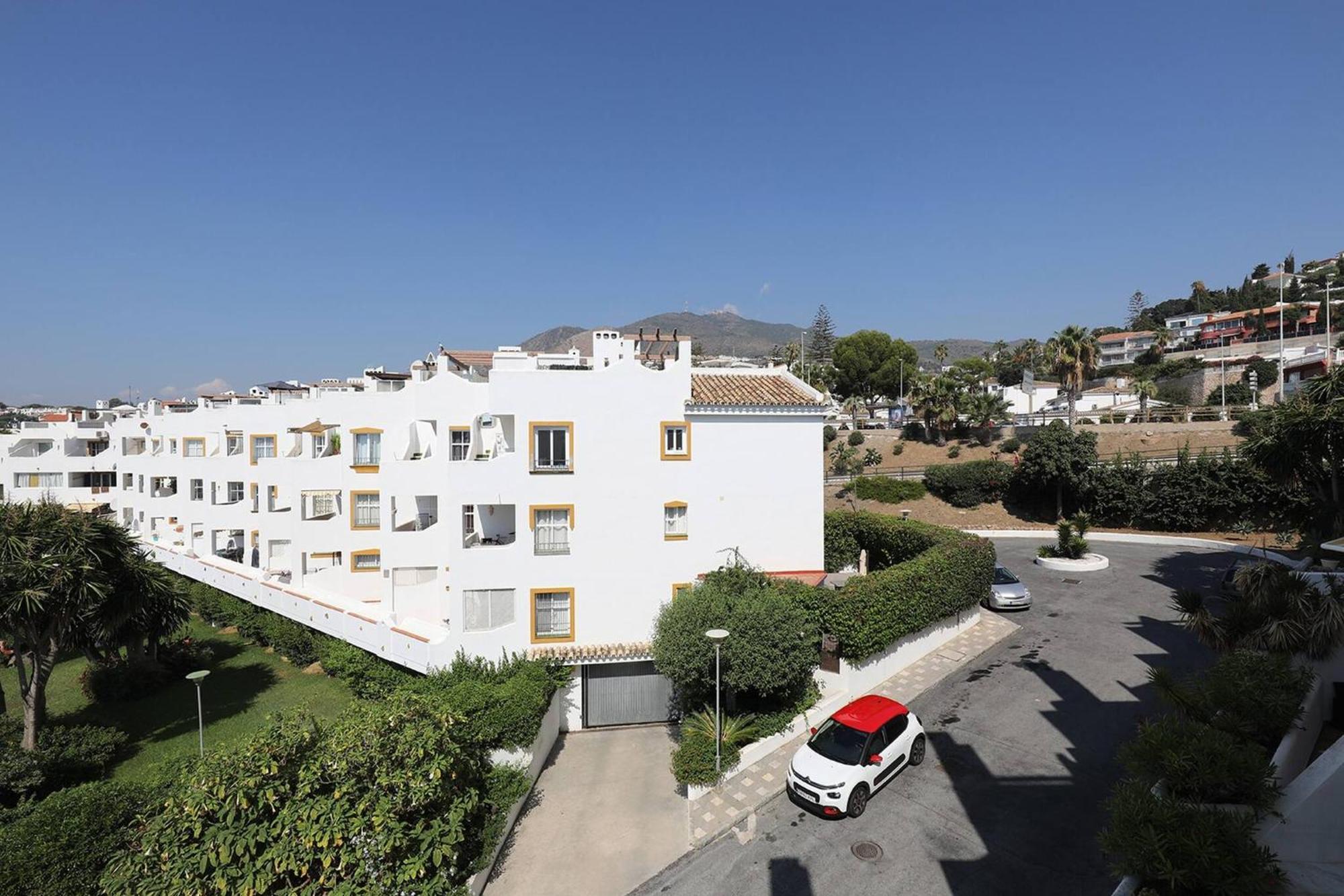 082 - Stunning Sea Views Beachfront Apartment Benalmádena Exterior foto