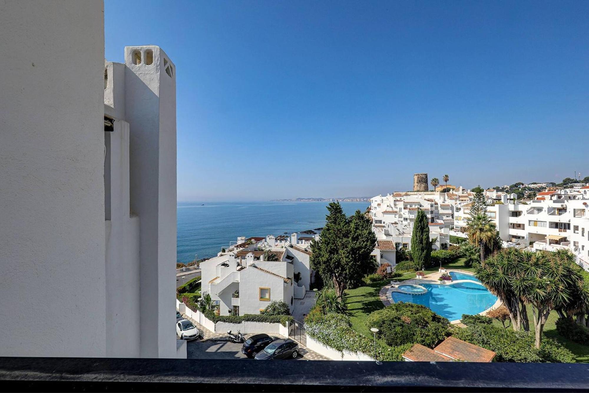 082 - Stunning Sea Views Beachfront Apartment Benalmádena Exterior foto